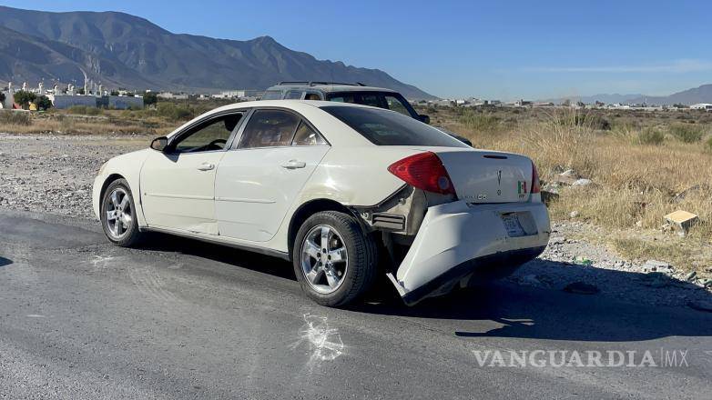 $!Julia Nohemí “N”, de 24 años, conducía un Pontiac G6 y no vio al motociclista, provocando la colisión que dejó al joven sobre el pavimento y generó la intervención de autoridades y servicios médicos.