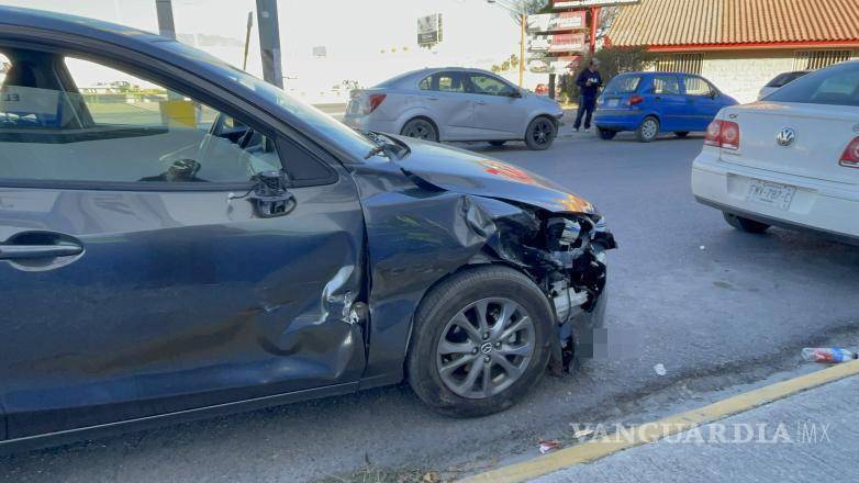 $!El percance ocurrió al inicio del puente del distribuidor vial con rumbo a Isidro López Zertuche.
