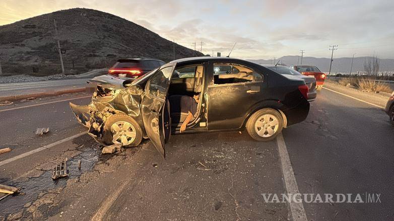 $!El cuerpo de la víctima quedó atrapado en el interior del Chevrolet Sonic tras el fatal choque.