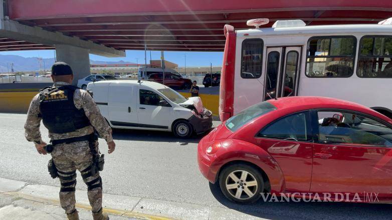 $!Personal del GRS abanderó el accidente mientras se esperaba la llegada de la Policía de Tránsito.