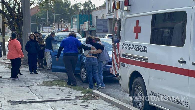 $!La joven y sus familiares optaron por esperar el pase médico de la aseguradora antes de dirigirse por sus propios medios a un hospital.