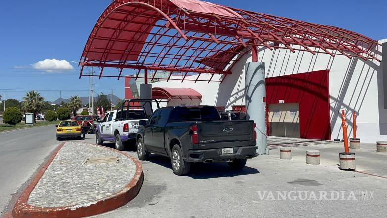 $!Elementos de la Fiscalía acudieron al lugar para abrir la carpeta de investigación.