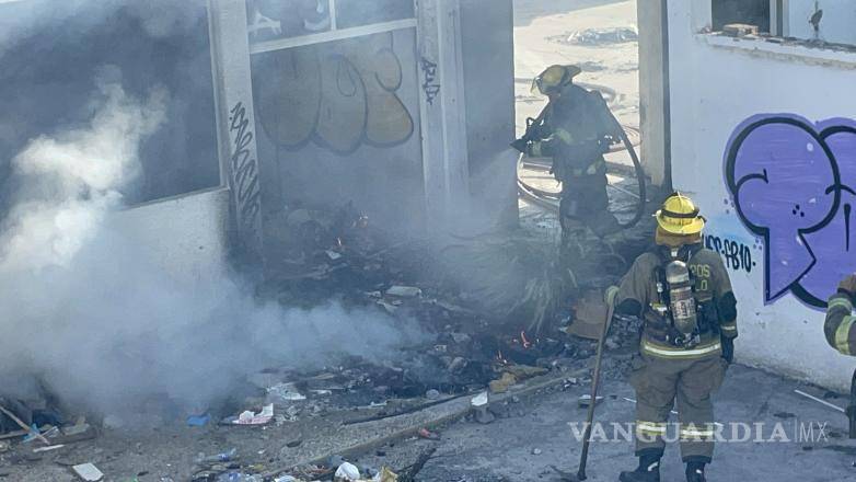 $!Tras controlar el incendio, elementos de emergencia permanecieron en el lugar realizando inspecciones para descartar que el fuego pudiera reactivarse o extenderse.