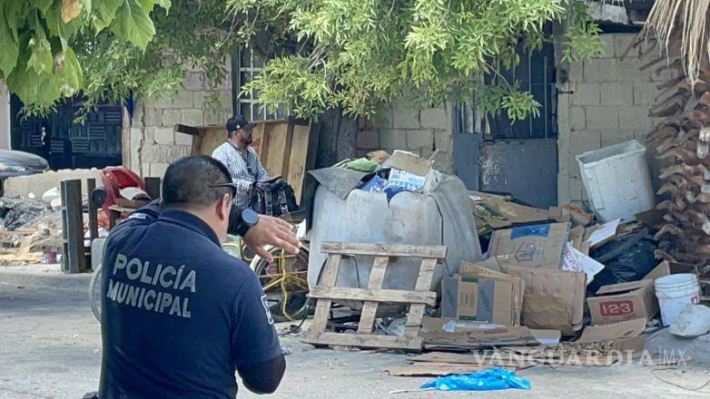 $!Peritos realizaron las diligencias en el domicilio donde fue localizado el hombre sin vida.