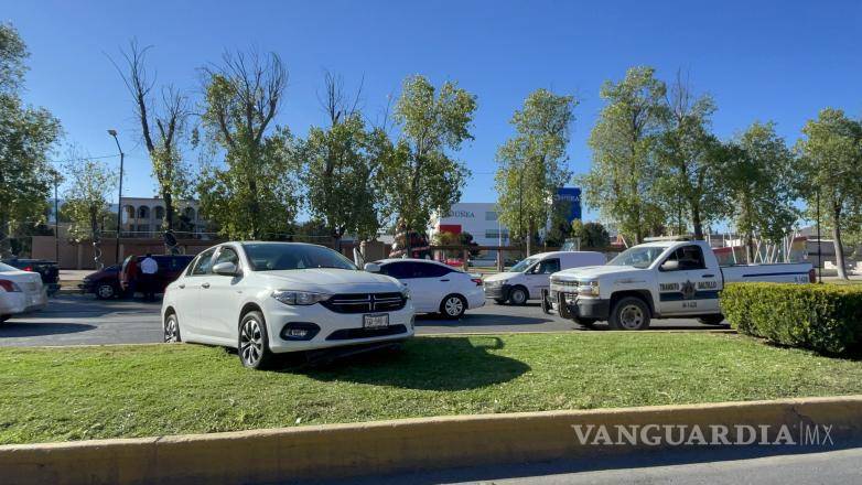 $!Vehículos involucrados en el accidente en la intersección de Francisco Coss y Manuel Acuña.