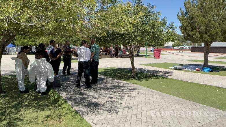 $!El hombre teniía complicaciones de diabetes y muere en explanada del Hospital General.
