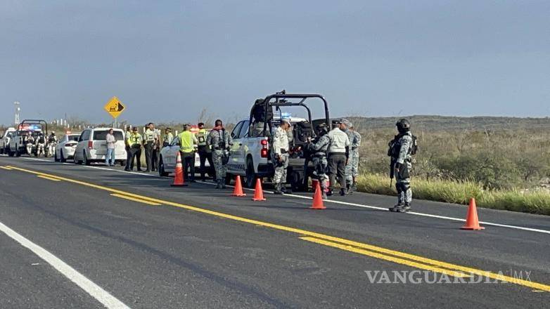$!Compañeros de la Guardia Nacional arribaron al lugar del accidente para brindar apoyo y tomar conocimiento de los hechos.