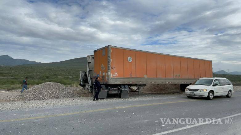 $!Elementos de la Policía del Estado acudieron para tomar conocimiento del accidente.