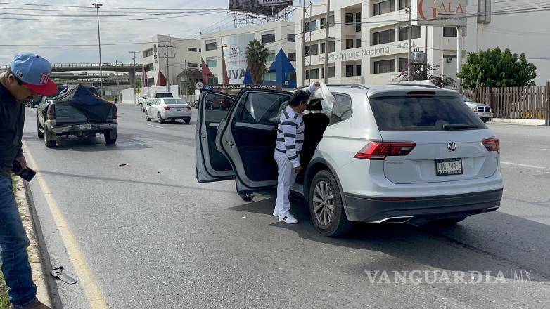 $!La Policía Municipal coordinó la gestión del accidente vial en Venustiano Carranza, asegurando la movilidad de los vehículos y la seguridad en el lugar del suceso.