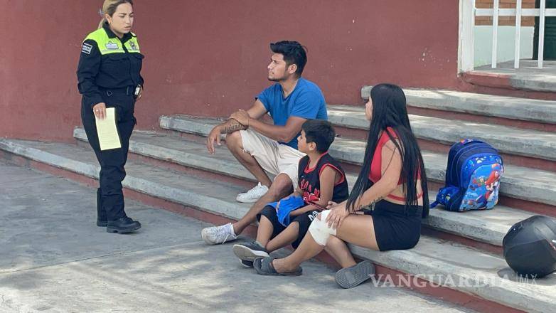 $!Autoridades municipales recabaron testimonios para esclarecer el accidente e identificar al conductor que escapó del lugar.