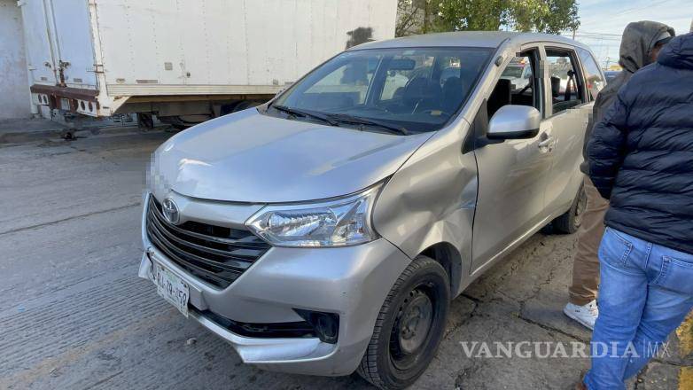 $!El conductor del Toyota Avanza aceptó su responsabilidad por no hacer su alto correspondiente en el cruce.