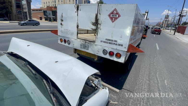 $!El percance ocurrió a la altura de la calle Costa Rica, en la colonia República, donde automovilistas observaron la movilización de autoridades para atender el incidente vial.