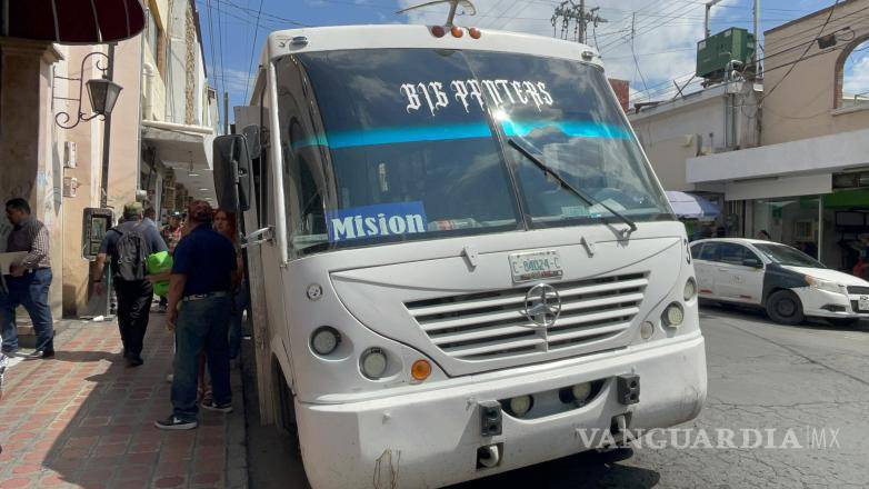 $!La Policía Municipal Preventiva y elementos de tránsito acudieron al lugar para tomar conocimiento del accidente y coordinar el procedimiento con la aseguradora.