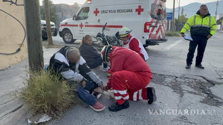 $!Elementos de Tránsito Municipal tomaron conocimiento del accidente registrado durante las primeras horas de la mañana.