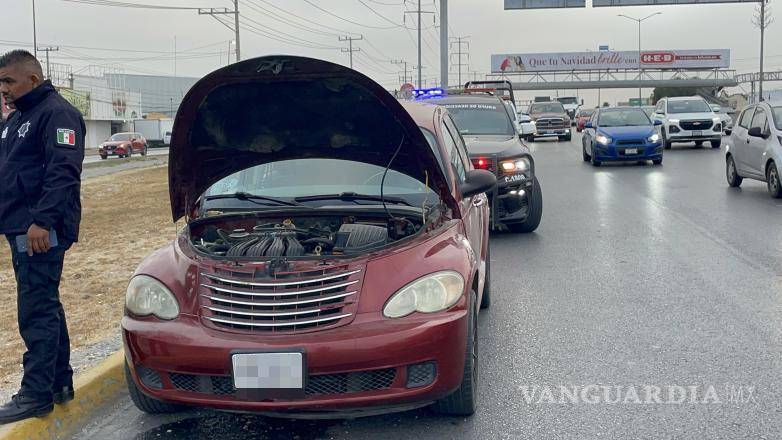 $!La unidad presentó daños menores en la zona del motor luego del incidente.