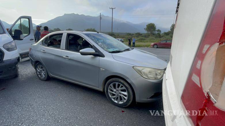 $!El accidente generó caos vial sobre la carretera a Zacatecas a la altura de la Universidad Agraria.