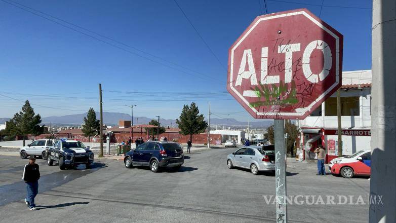 $!Elementos policiales acordonaron el área mientras se realizaban las diligencias correspondientes.