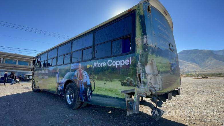 $!El percance ocurrió cuando el transporte público frenó para el ascenso de pasajeros.
