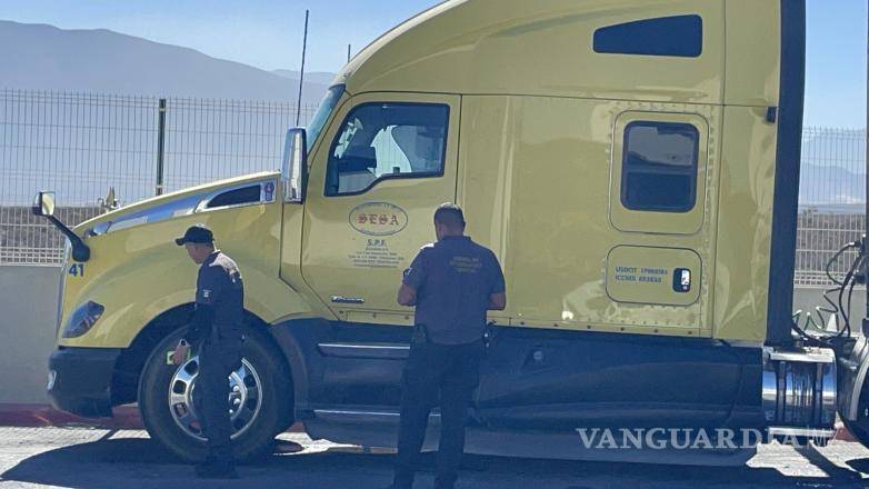 $!Compañeros del operador dieron aviso al 911 tras notar que no respondía dentro de la unidad.