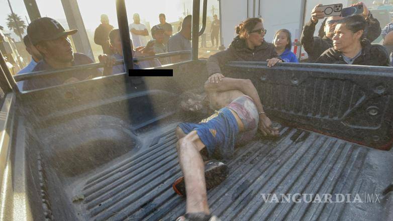 $!El hombre quedó arrestado en el lugar luego de ser sometido por policías tras oponer resistencia.