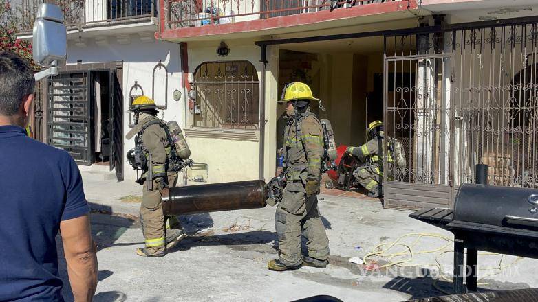 $!Autoridades y bomberos resguardaron el área para garantizar la seguridad de los vecinos.