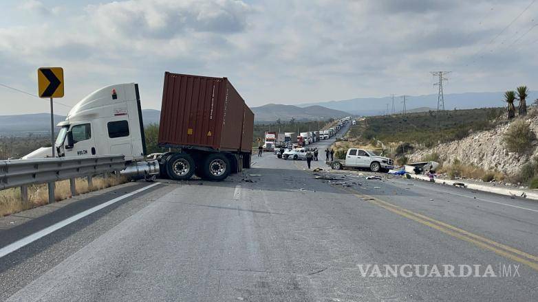 $!Se informó que los tripulantes de la camioneta procedían de la colonia Guayulera con dirección al ejido Presa de Guadalupe.