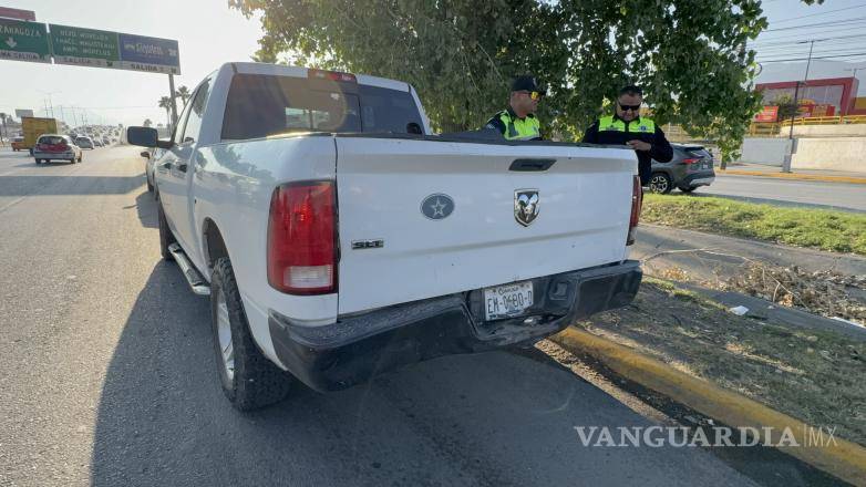 $!Las unidades fueron retiradas de los carriles centrales para evitar mayores afectaciones a la circulación.