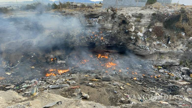 $!Vecinos reportaron la columna de humo que era visible desde varios puntos de la ciudad.