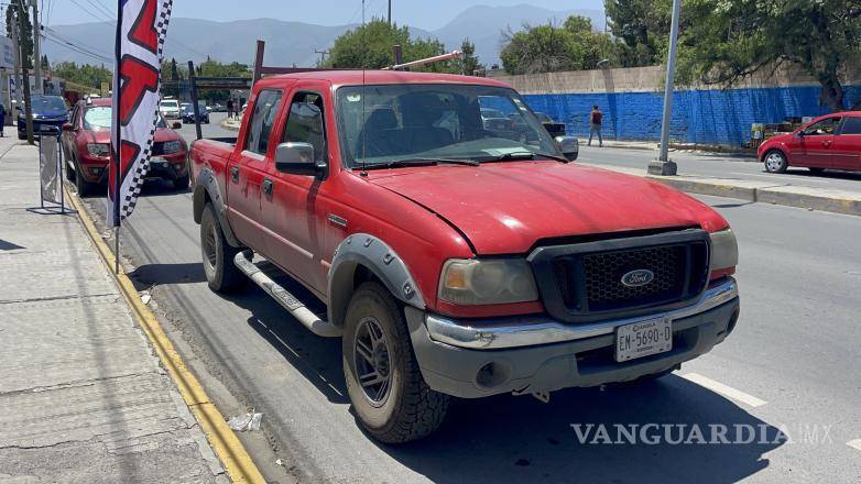 $!El conductor de la camioneta fue asegurado en el sitio y puesto a disposición del Ministerio Público, instancia que determinará las responsabilidades derivadas del percance.