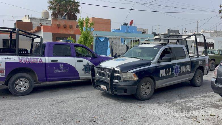 $!La zona fue acordonada por los elementos policiacos mientras peritos realizaban las diligencias correspondientes y el levantamiento del cuerpo.