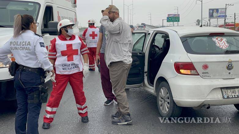 $!El conductor de la camioneta no presentaba lesiones graves.