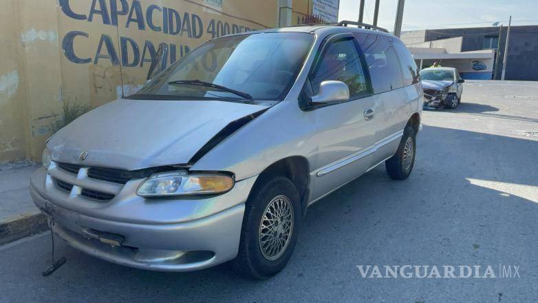 $!El accidente ocurrió en el cruce de las calles Jesús Valdés Sánchez y Cobre, en la colonia Bonanza.