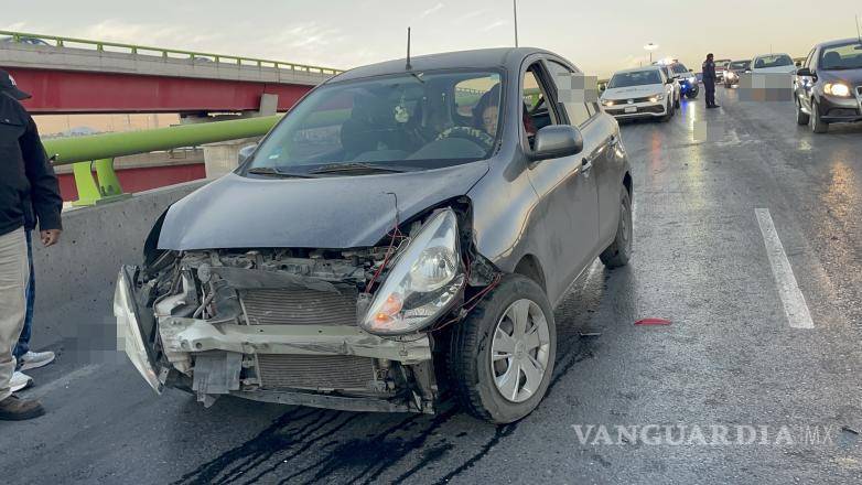 $!La Policía Municipal abanderó la zona mientras se realizaba el retiro de los vehículos accidentados.