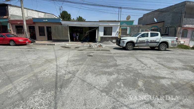 $!Personal de Tránsito Municipal acudió al sitio para tomar conocimiento del percance.