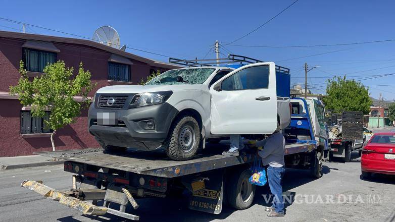 $!Ajustadores de seguros arribaron al sitio para determinar los daños materiales.