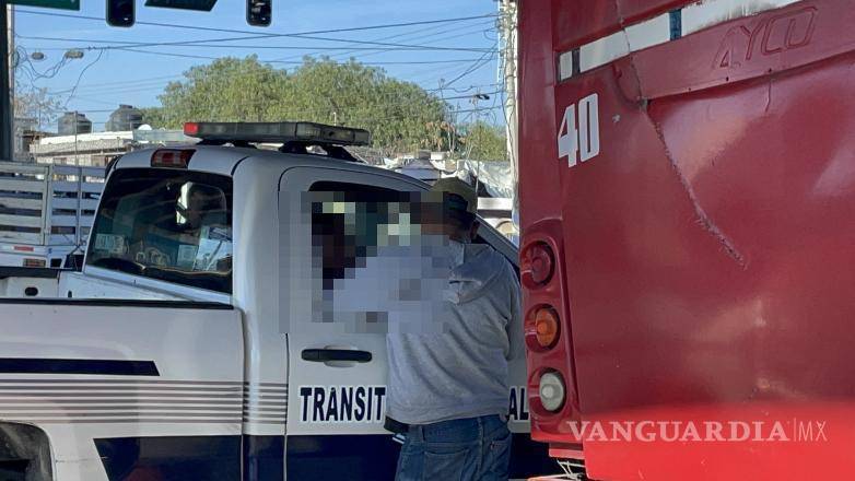 $!Carlos ¨N¨, de entre 25 y 30 años de edad, fue detenido por autoridades municipales tras el accidente.