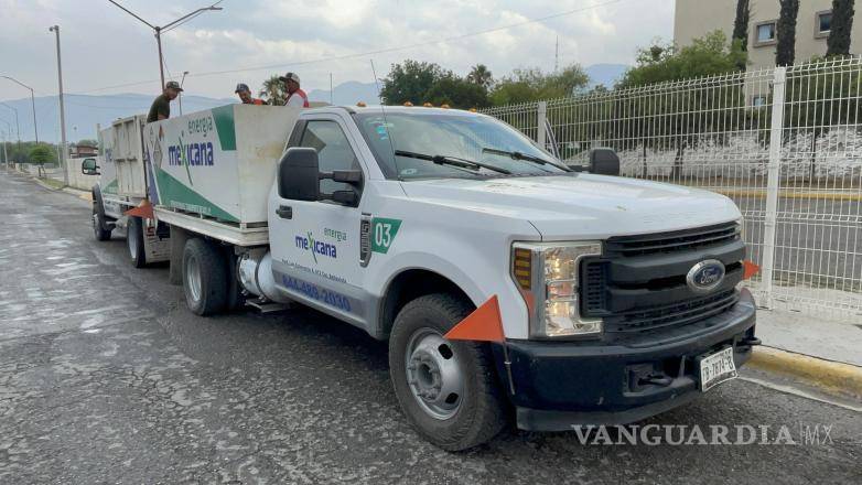 $!El accidente se registró cuando el conductor del camión de gas intentó cambiar de carril sin percatarse del vehículo que circulaba a su izquierda.