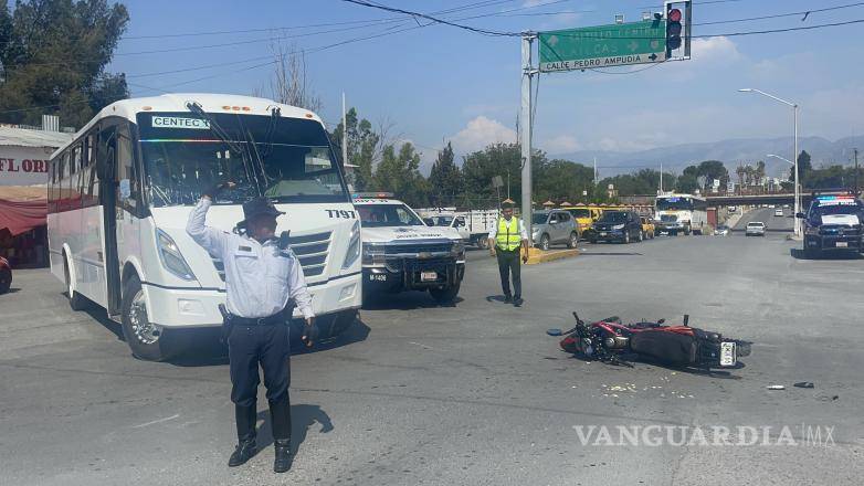 $!El accidente ocurrió minutos antes de las 15:00 horas, y se señaló como responsable al conductor del camión de la empresa de transporte Settepi.