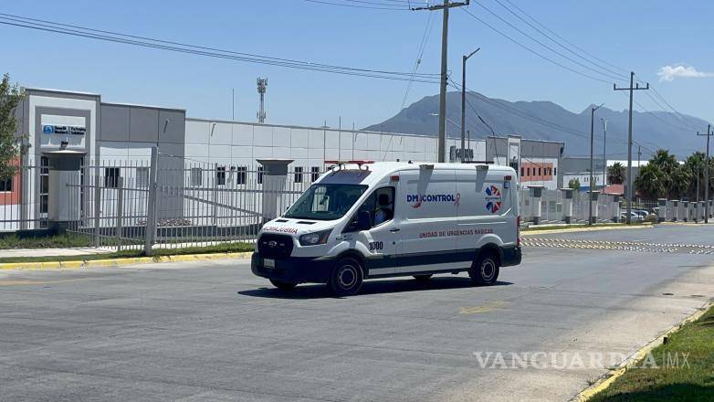 $!La zona del accidente fue acordonada mientras peritos y autoridades realizaban las diligencias para esclarecer las circunstancias del fallecimiento del trabajador.