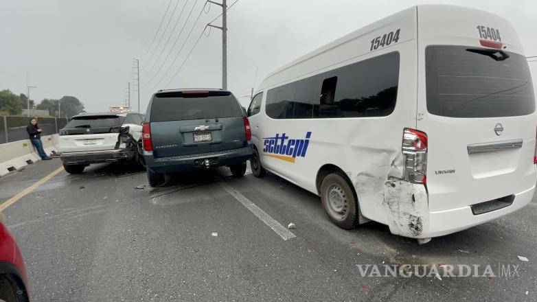 $!Autoridades y personal de la Guardia Nacional gestionaron el incidente y facilitaron la llegada de las aseguradoras al lugar.