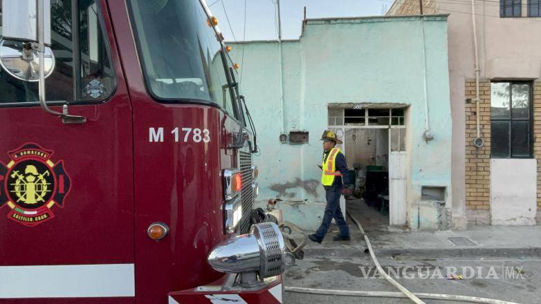 $!Juliana ¨N¨, propietaria de la vivienda, informó que el incendio pudo ser provocado por personas ajenas.