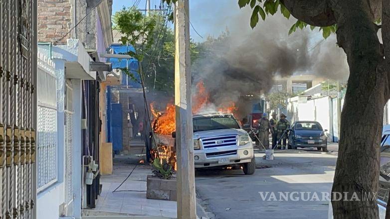 $!Bomberos lograron controlar las llamas tras la intervención de la CFE.