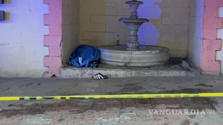 $!Elementos de la Fiscalía y de la Agencia de Investigación Criminal realizaron las diligencias y el levantamiento del cuerpo.