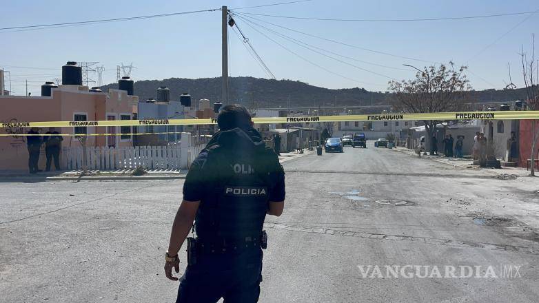 $!Autoridades resguardaron la vivienda en la colonia Parajes de los Pinos, donde fue hallado sin vida un hombre de 33 años.