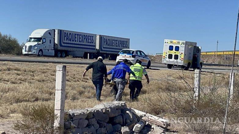 $!Paramédicos de Protección Civil y la Secretaría de Salud trasladaron a los heridos al hospital Christus Muguerza en Saltillo.