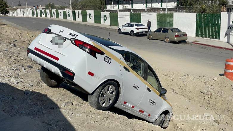 $!Elementos de Tránsito Municipal acudieron al lugar para tomar conocimiento del accidente.