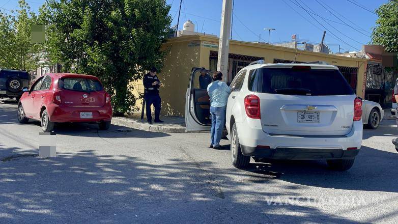 $!Las aseguradoras de ambos conductores acudieron al sitio para tramitar los convenios de reparación de daños.