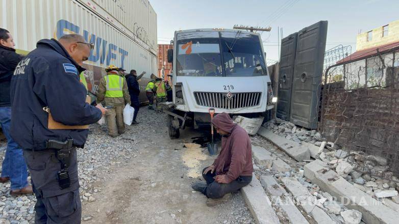 $!Personal de la Policía Municipal acudió al lugar para tomar conocimiento del accidente.