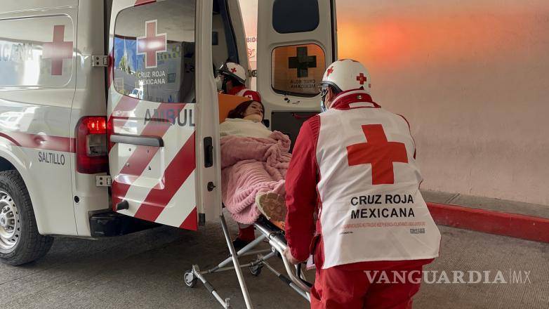 $!Tras el accidente, varios automovilistas que pasaban por el lugar se detuvieron. Al no poder hacer nada directamente, contactaron al número de emergencias.