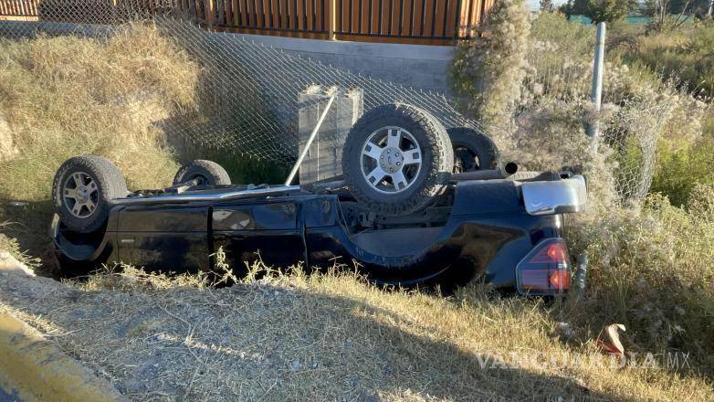 $!Elementos de tránsito tomaron conocimiento del incidente y supervisaron la zona tras el accidente.
